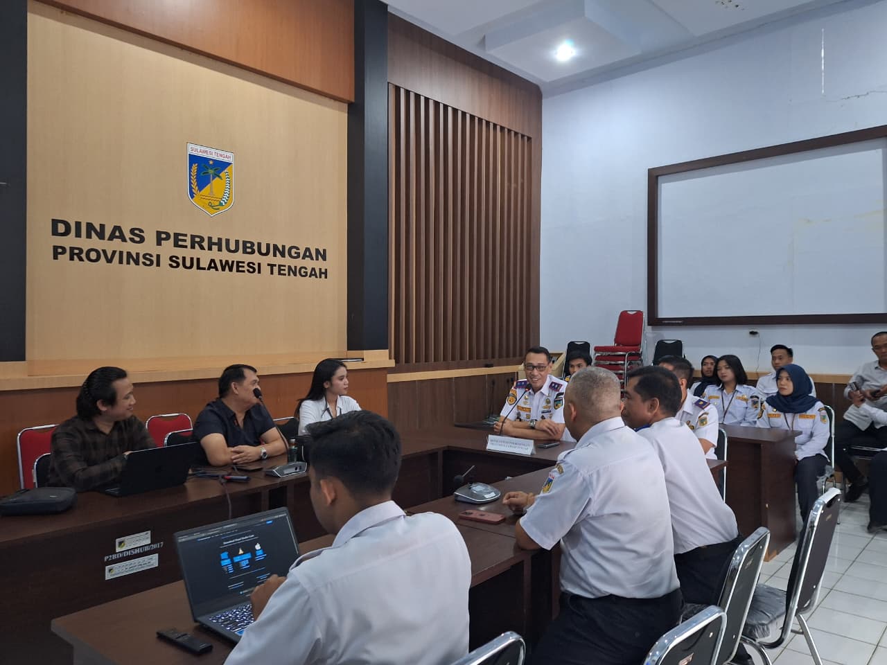 Gambar Berita: TIM COMMANDCENTER KUNJUNGI DINAS PERHUBUNGAN PROV. SULTENG DALAM RANGKA PENINGKATAN PELAYANAN PUBLIK