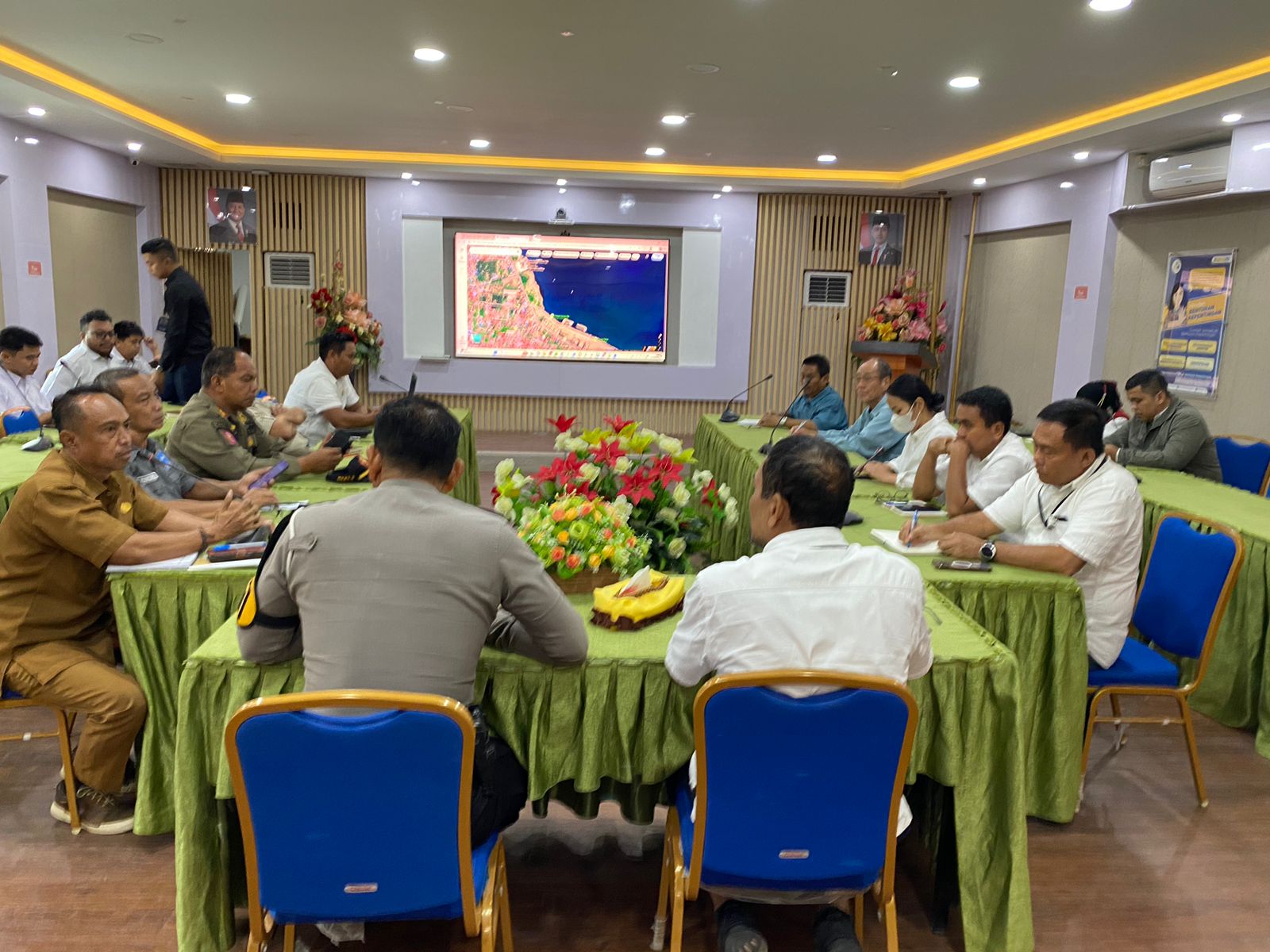 Gambar Berita: RAPAT PEMBAHASAN UJI COBA LALU LINTAS OPEN TRAFFIC ELEVATED ROAD JALAN CUMI-CUMI DAN JALAN RAJAMOILI JEMBATAN 4 PALU 