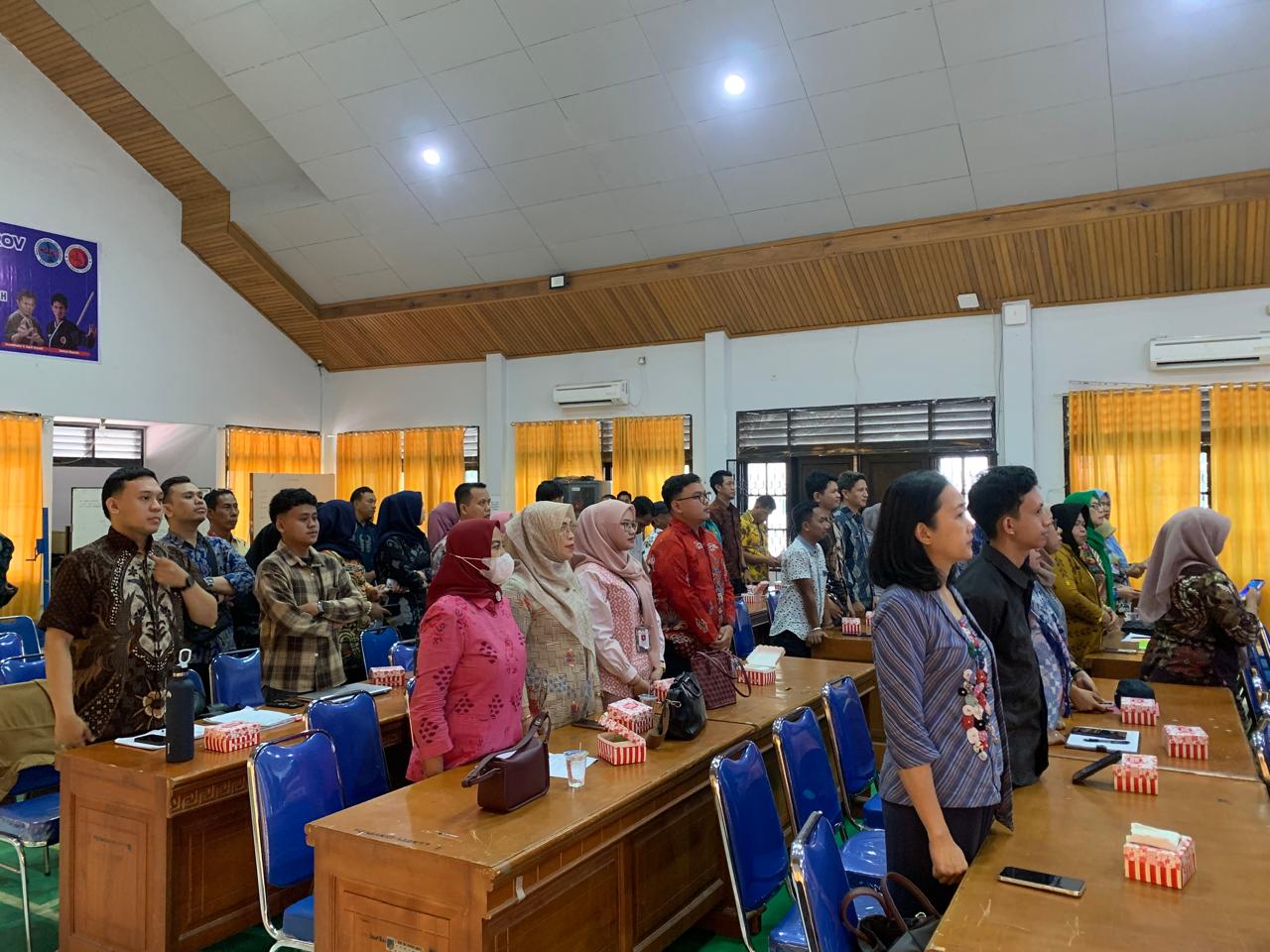 MENGHADIRI UJI PUBLIK RANCANGAN PERDA 