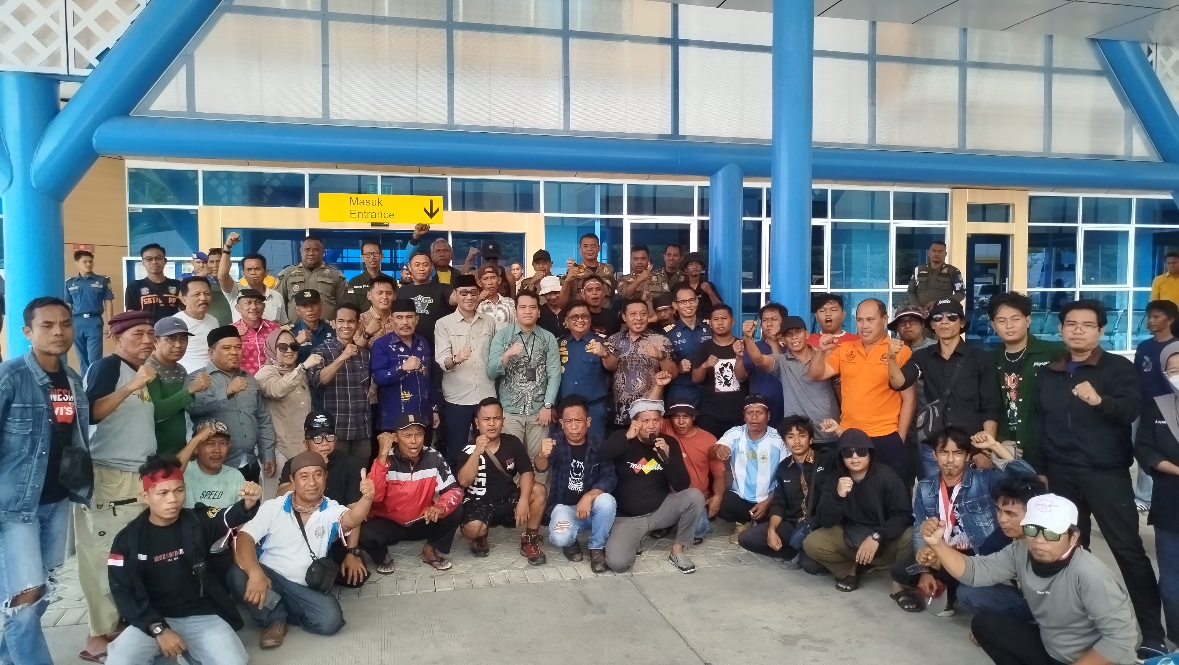 KEPALA DINAS MENERIMA ASPIRASI MASYARAKAT 